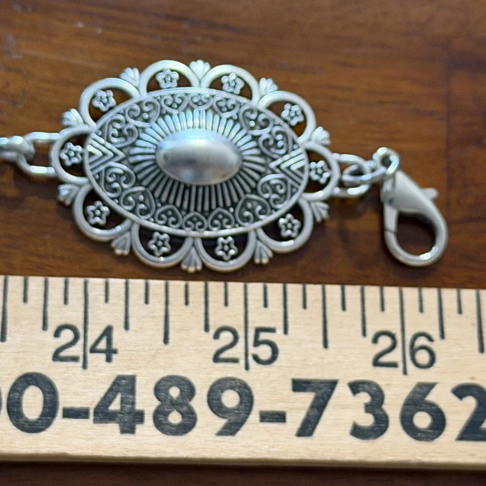 Alabasta Western -Style Silver tone Floral Medallion belt. New